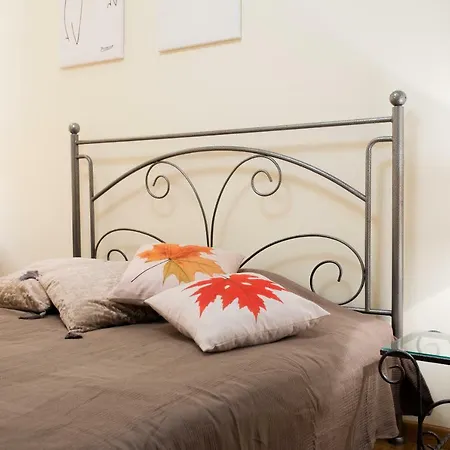 Old Park Apartment *